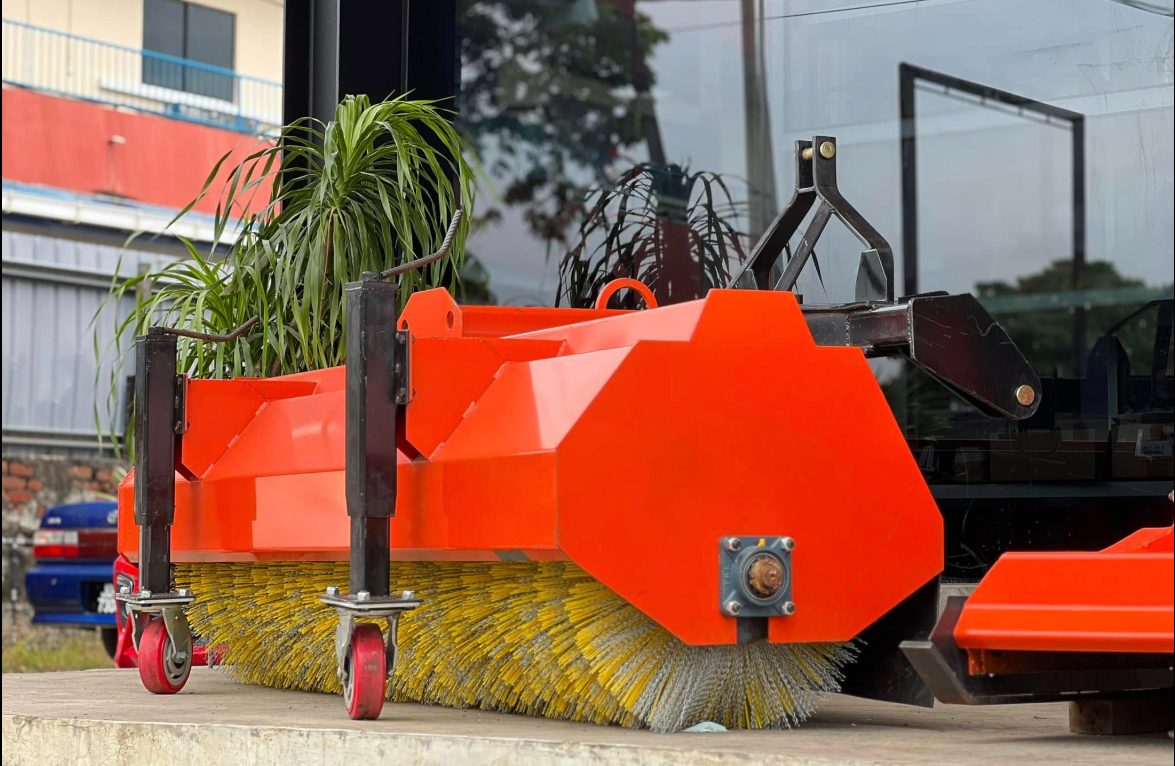 Road sweeper 7 FT