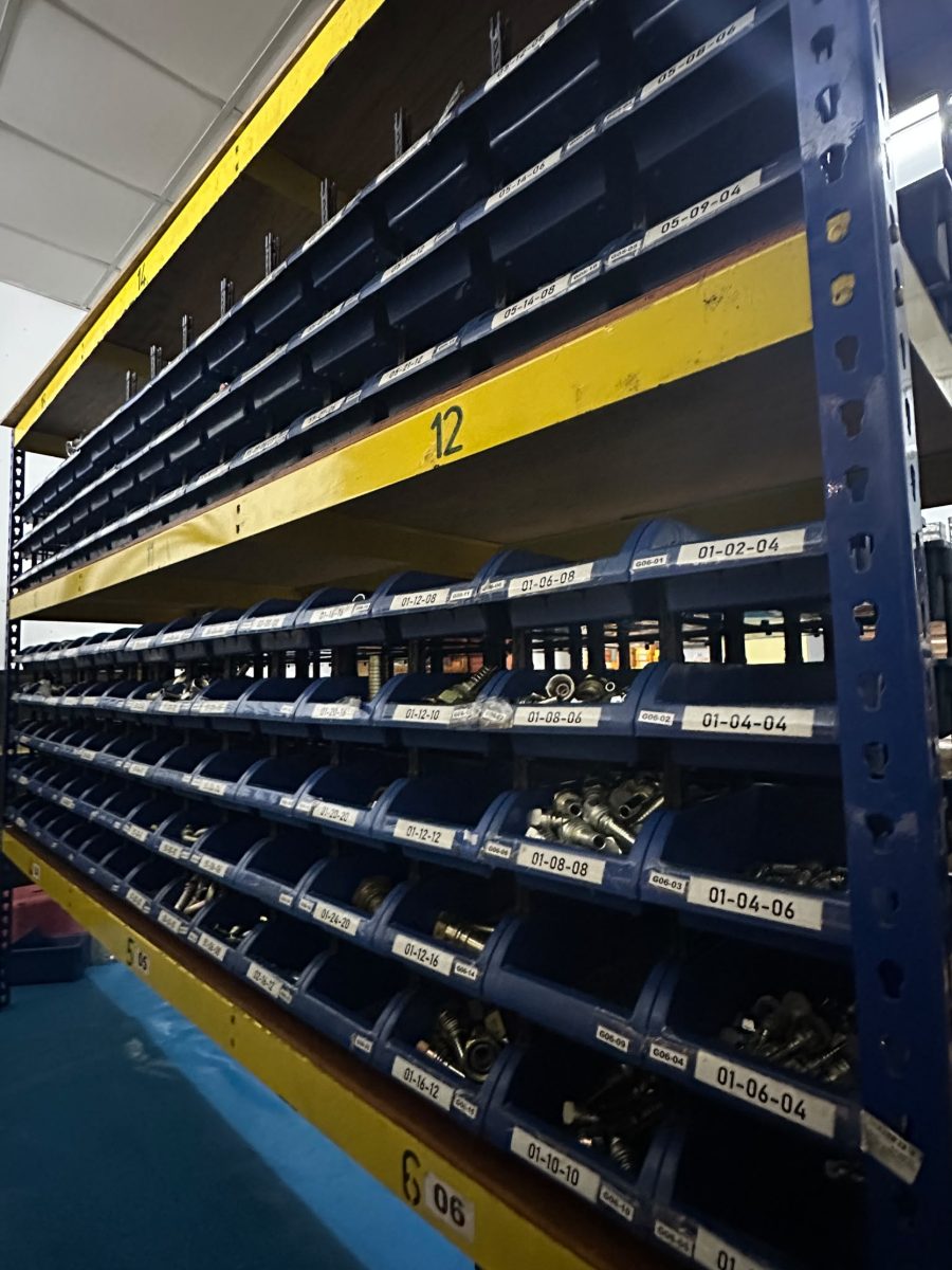 Hydraulic hose fittings in stock, sorted by size